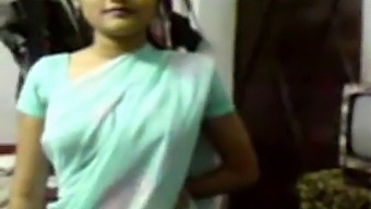 Sexy Indian Girl In Saree Seduces In New Movie
