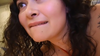 Amateur Couple Enjoys Oral Sex With Big Booty Milf