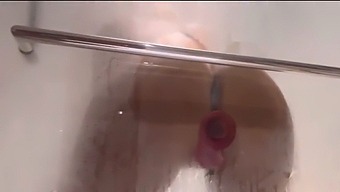 Il Dildo Doccia Di Max Ryan Che Scopa Al Meglio