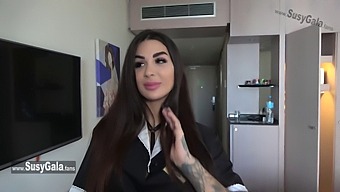 Susy Gala, Une Milf Amateur, Passe Un Moment Difficile Dans Une Chambre D'Hôtel