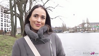 Javni Kasting Za Najstnico Se Spremeni V Intenziven Grob Seks